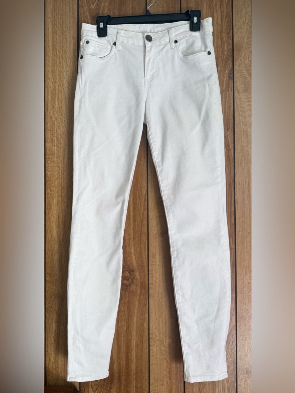 Kut from the Kloth MIS Toothpick Skinny White Jeans Women’s Size 2 like new